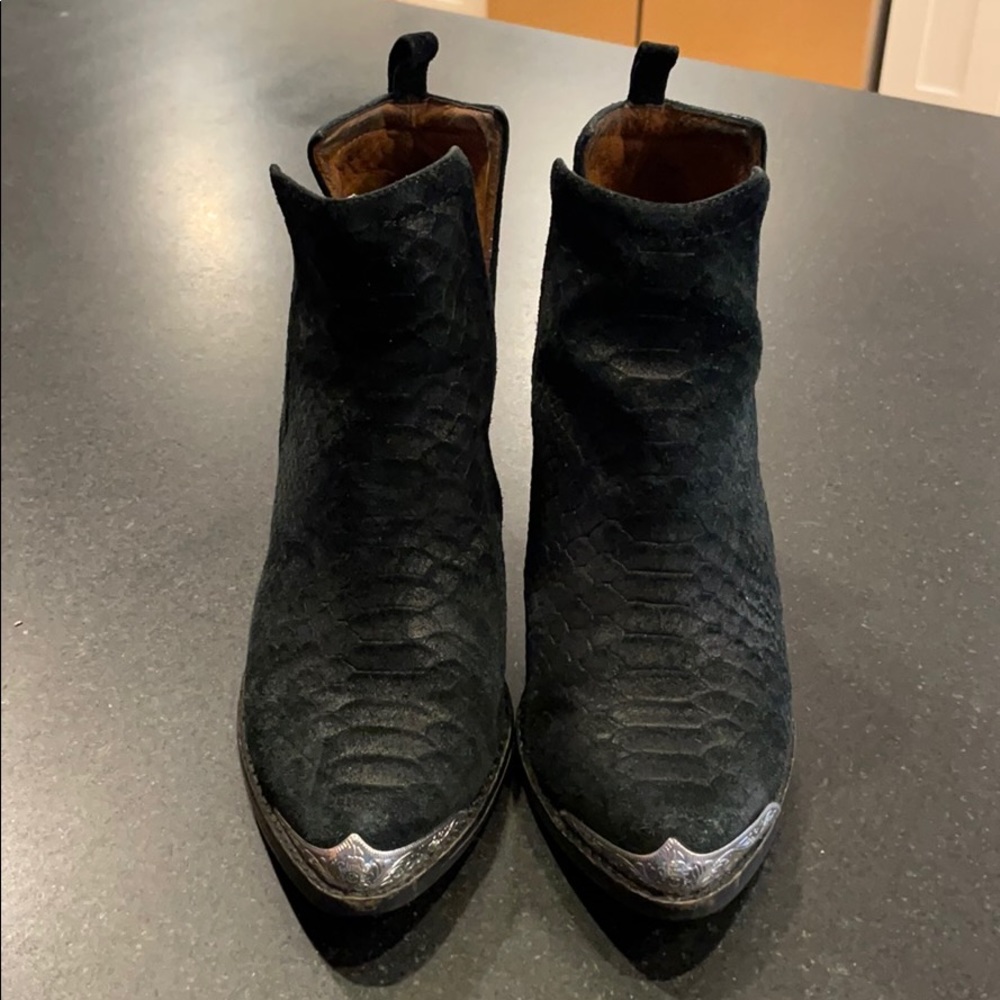 Jeffrey Campbell Cromwell | sz7 | suede booties